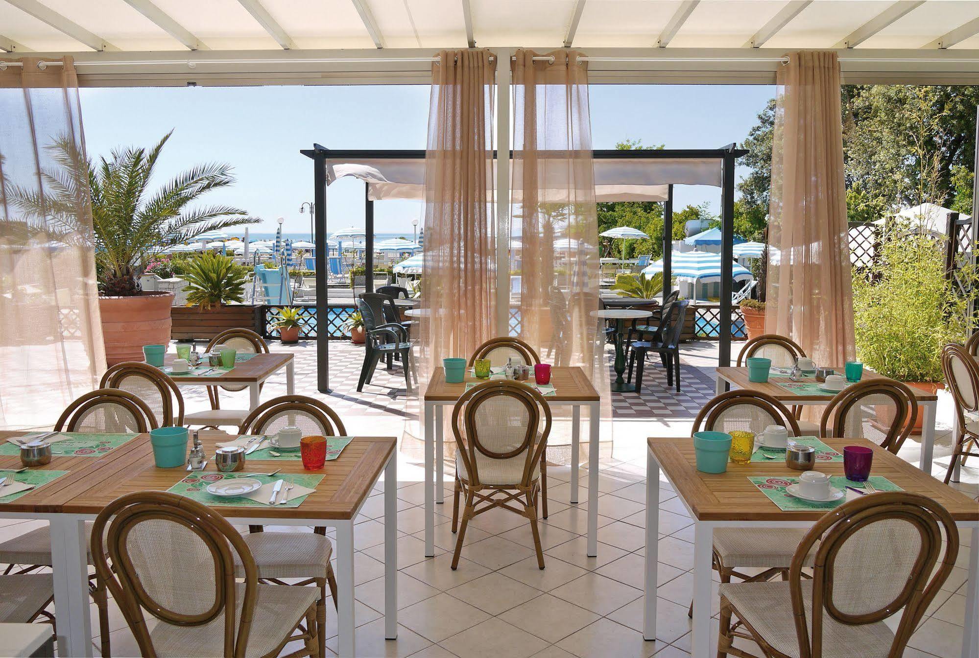 Hotel La Brezza Frontemare Lido di Jesolo Luaran gambar
